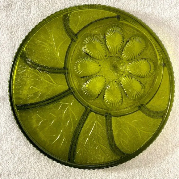 Vintage Indiana Avocado Green Glass Round Relish Deviled Egg Tray Platter - Picture 3 of 14